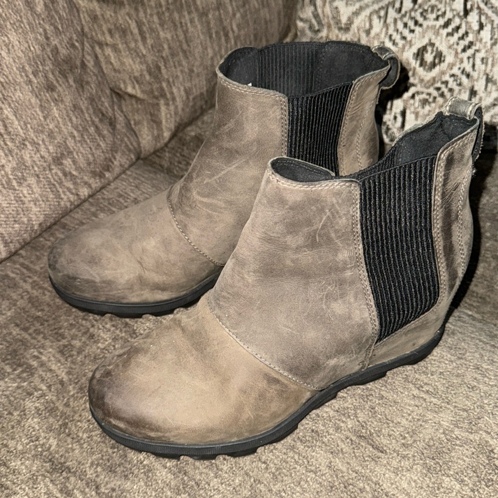 SOREL women’s boots sz 9